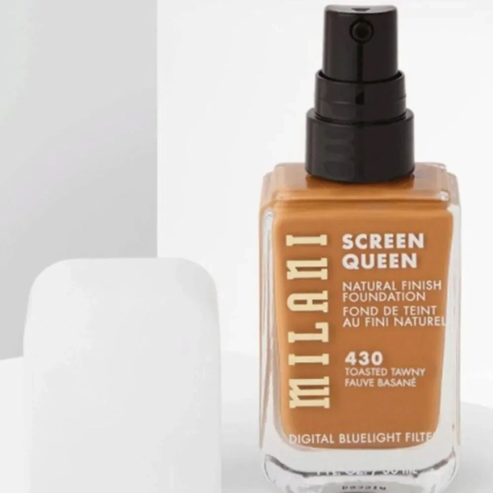 Milani Screen Queen Liquid foundation. Shade 430